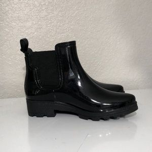Black Rainboots